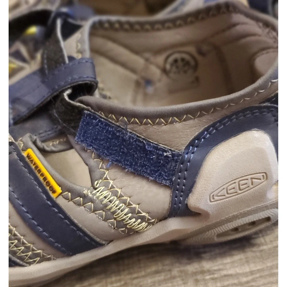 Keen Knotch Creek Hiking Water Shoes Youth Size 3‎ Navy Gray
